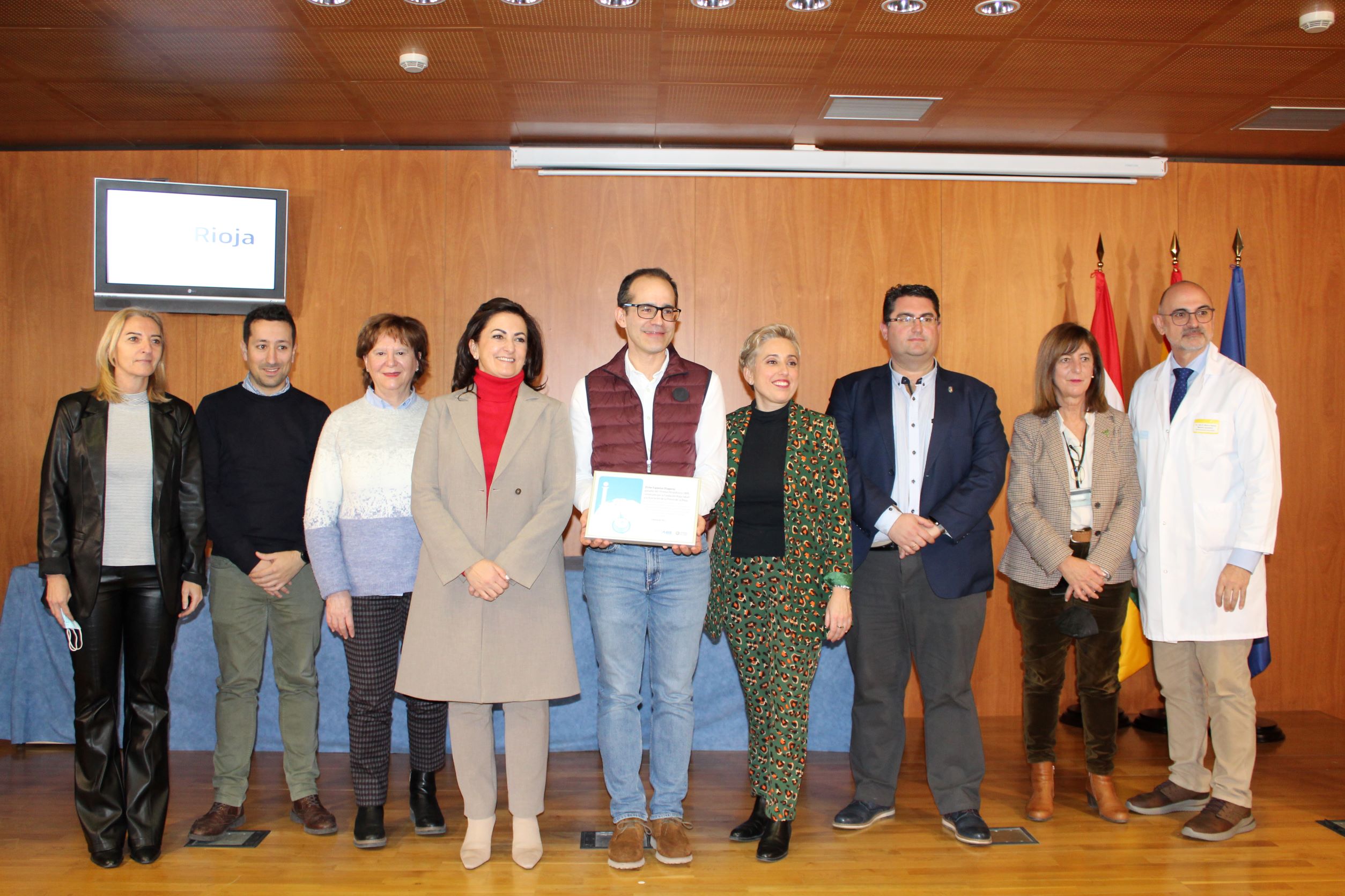 El periodista Víctor Espuelas gana el I premio de periodismo científico CIBIR por una entrevista  al riojano Javier García, presidente de la Unión Internacional que Química Pura y Aplicada